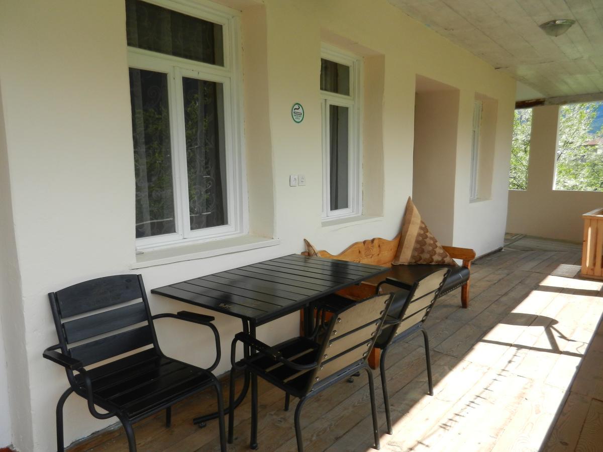 Guest House Katia Mestia Ngoại thất bức ảnh